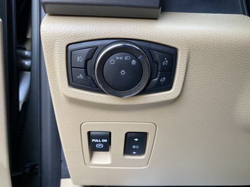Used 2020 Ford F150 XLT w/ Equipment Group 302A Luxury AWD/4WD image 18