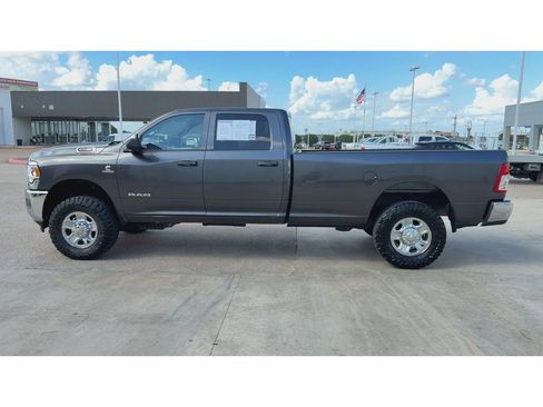 Used 2022 RAM 2500 Tradesman w/ Chrome Appearance Group AWD/4WD image 5
