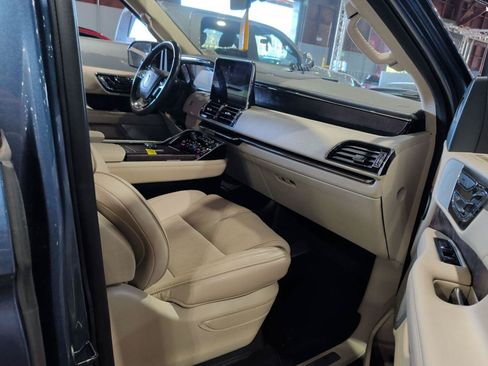 Used 2019 Lincoln Navigator Reserve AWD/4WD image 6