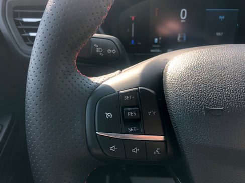 Used 2025 Ford Escape ST-Line w/ Cold Weather Package image 15