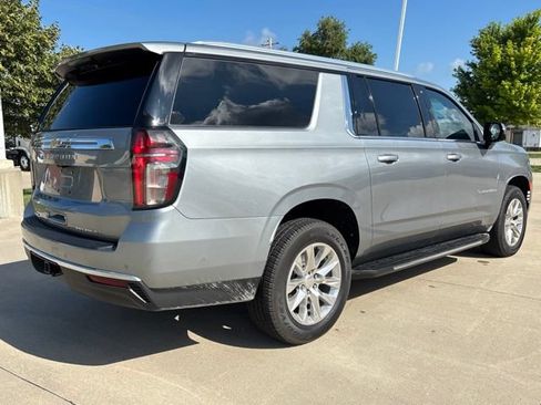 Used 2024 Chevrolet Suburban Premier w/ Advanced Technology Package AWD/4WD image 7
