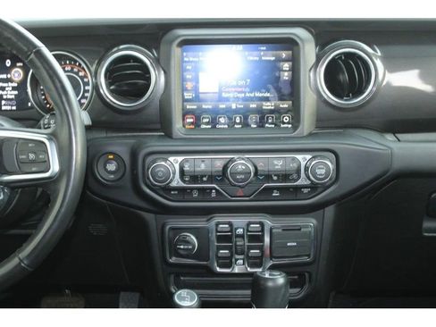 Used 2022 Jeep Wrangler Unlimited Sahara image 17