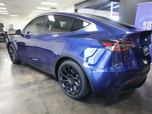 Used 2022 Tesla Model Y Long Range image 9