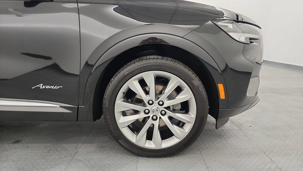 Used 2023 Buick Envision Avenir AWD/4WD image 24