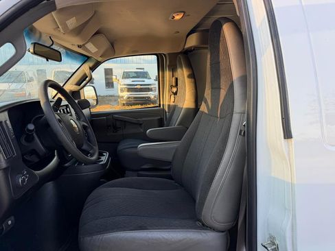 Used 2025 Chevrolet Express 2500 w/ Driver Convenience Package image 11