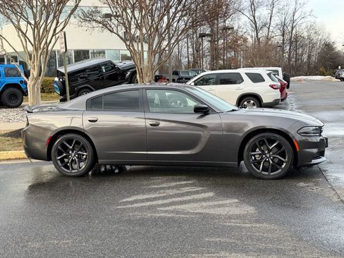 Used 2021 Dodge Charger SXT w/ Blacktop Package image 5