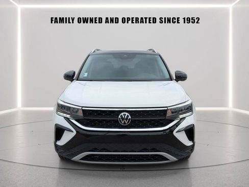 Certified 2023 Volkswagen Taos SE w/ Panoramic Sunroof Package FWD image 6