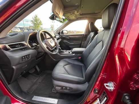 Used 2026 Toyota Highlander Limited AWD/4WD image 11