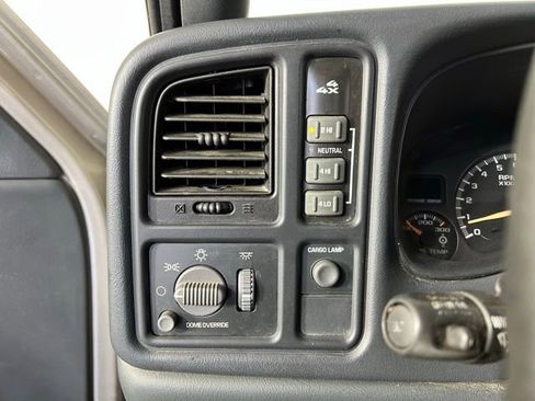 Used 2002 Chevrolet Silverado 2500 LS w/ Snow Plow Prep Pkg AWD/4WD image 19