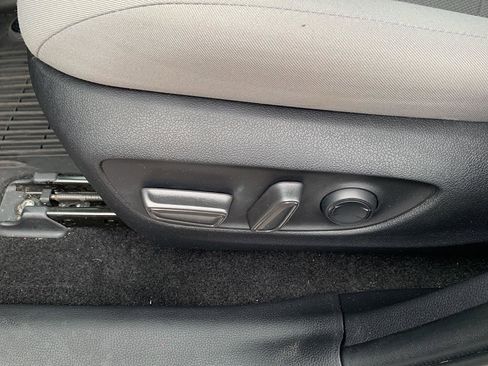 Used 2022 Toyota RAV4 XLE image 17