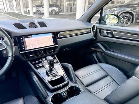 Used 2023 Porsche Cayenne Platinum Edition image 26