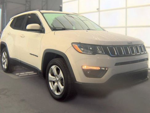 Used 2018 Jeep Compass Latitude w/ Popular Equipment Group FWD image 4