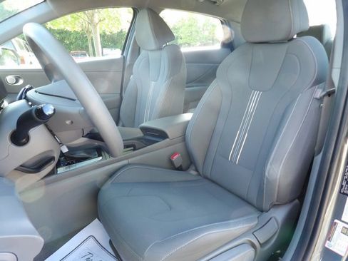 Certified 2024 Hyundai Elantra SEL FWD image 11