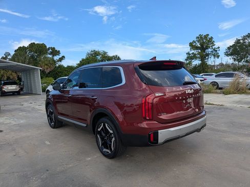 Certified 2023 Kia Telluride S w/ S Sunroof Package FWD image 5