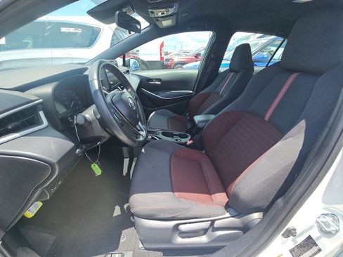Used 2025 Toyota Corolla SE FWD image 3
