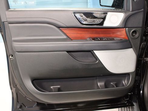 Used 2024 Lincoln Navigator Reserve image 5