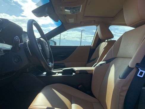 Used 2022 Lexus ES 350 w/ Premium Package image 16