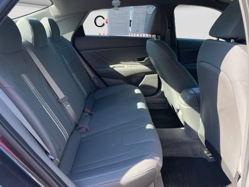 Used 2023 Hyundai Elantra SEL w/ Convenience Package FWD image 12