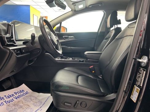 Certified 2023 Kia Sportage EX AWD/4WD image 17
