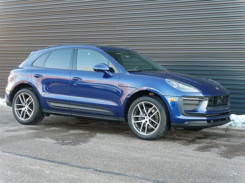 Used 2022 Porsche Macan image 25
