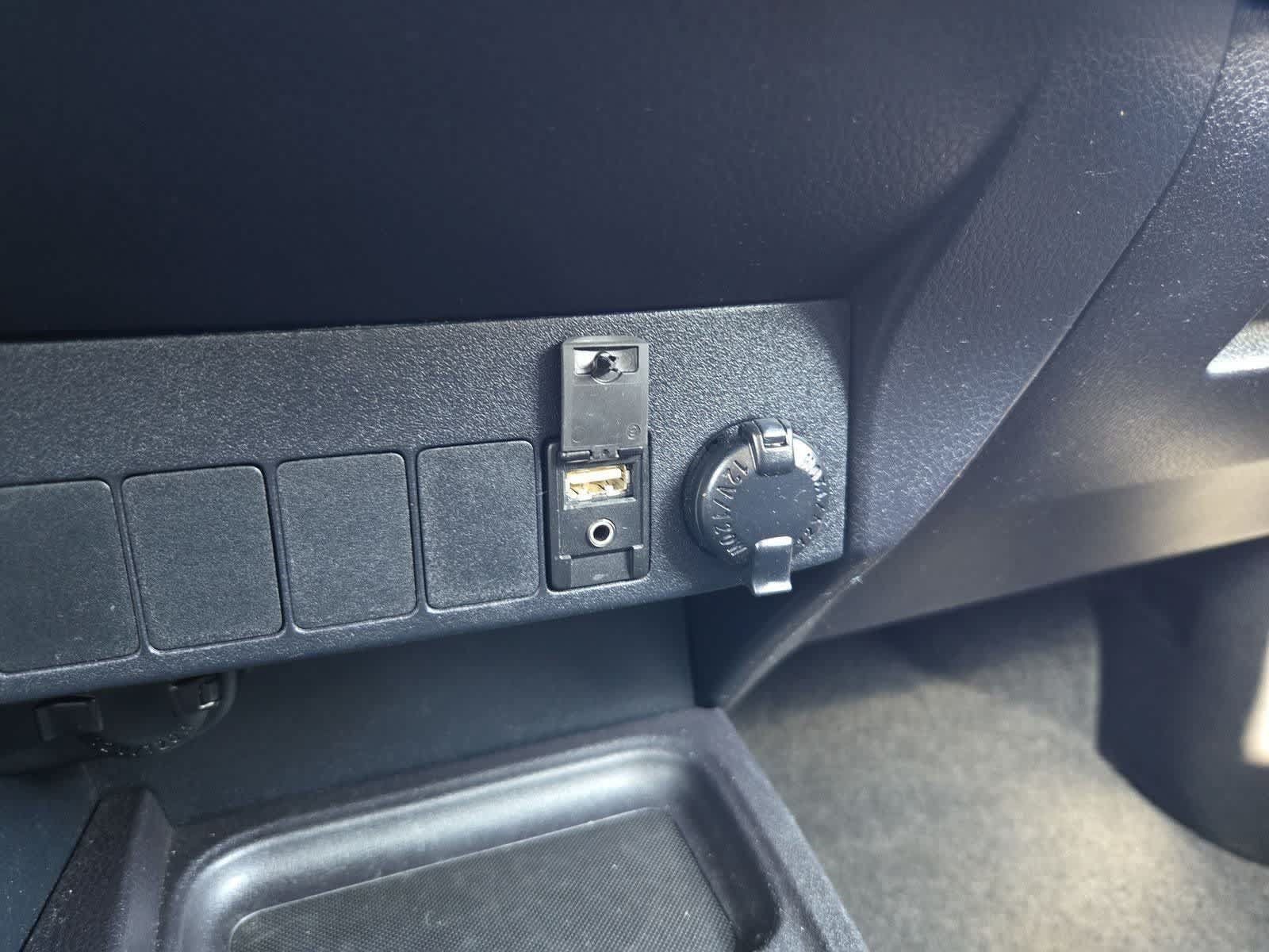 Used 2018 Toyota RAV4 XLE FWD image 30