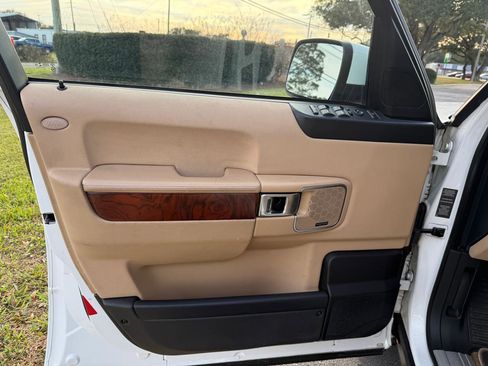 Used 2012 Land Rover Range Rover HSE image 11