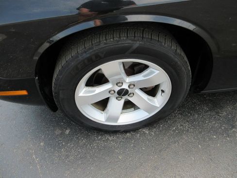 Used 2011 Dodge Challenger RWD image 13