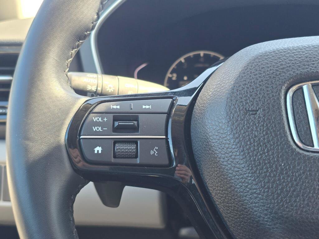 Certified 2025 Honda Pilot Touring image 19