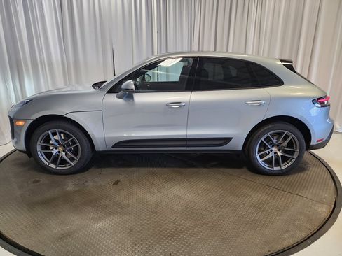 Used 2025 Porsche Macan image 2