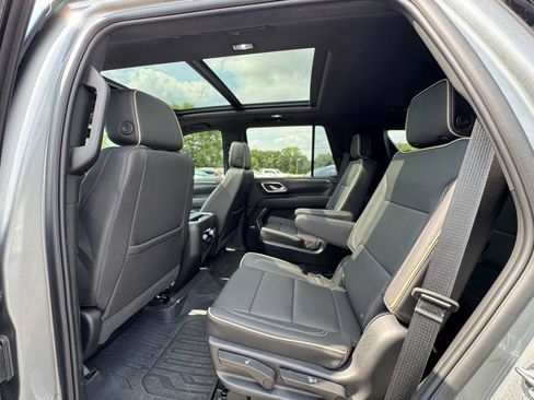Used 2023 GMC Yukon SLT w/ SLT Premium Package AWD/4WD image 37
