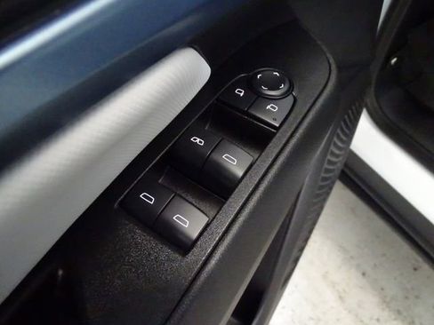 Used 2025 Chevrolet Equinox EV LT image 9