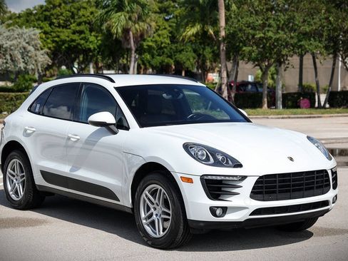 Used 2018 Porsche Macan AWD/4WD image 2