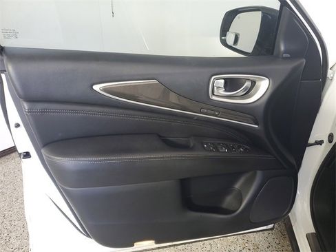 Used 2019 INFINITI QX60 Luxe w/ Essential Package image 19