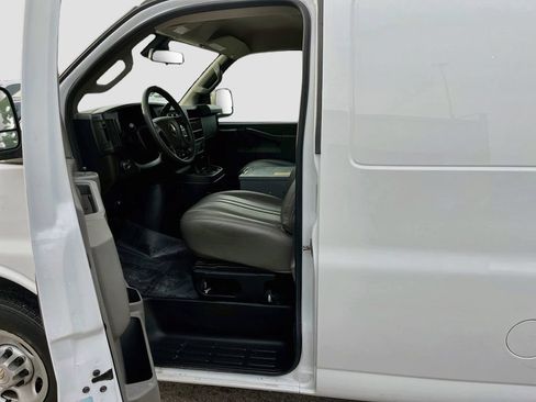 Used 2024 Chevrolet Express 2500 RWD image 19