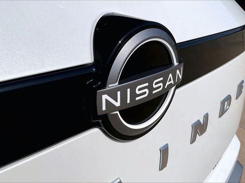 Used 2025 Nissan Pathfinder SL w/ Cargo Package AWD/4WD image 28