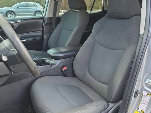 Used 2022 Toyota RAV4 LE image 10
