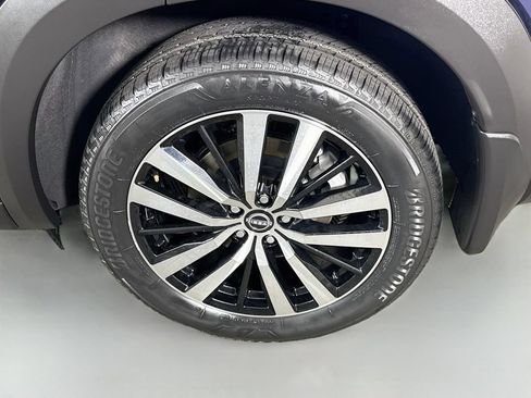 Certified 2024 Nissan Pathfinder Platinum w/ Black Appearance Package AWD/4WD image 38