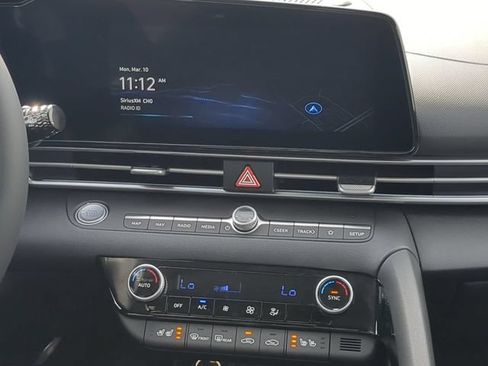 Used 2025 Hyundai Elantra Limited FWD image 16