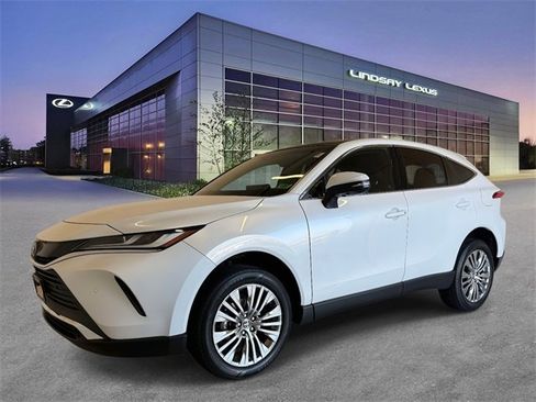 Used 2023 Toyota Venza image 1