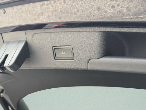 Used 2023 Volkswagen Atlas Cross Sport SE w/ Panoramic Sunroof Package FWD image 37