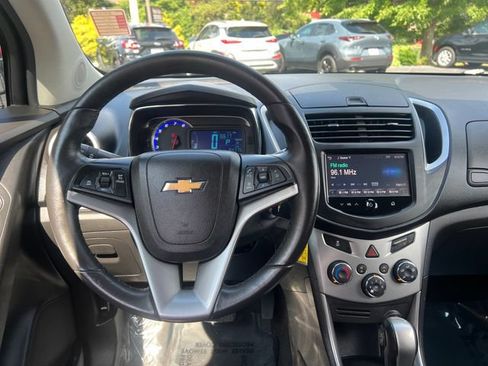 Used 2016 Chevrolet Trax LT w/ LT Convenience Package FWD image 11
