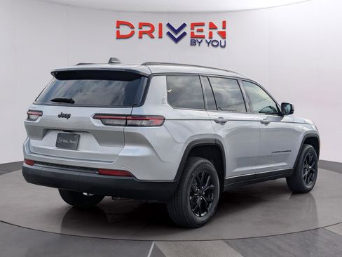 New 2025 Jeep Grand Cherokee L Altitude image 5