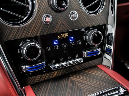 Used 2023 Rolls-Royce Cullinan w/ Leather Finishing Pack image 36