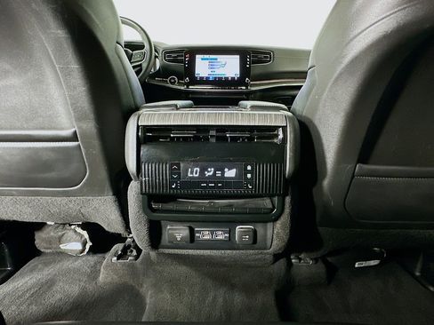 Used 2022 Jeep Wagoneer Series III AWD/4WD image 26