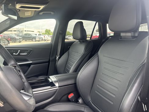 Used 2024 Mercedes-Benz GLC 300 image 6