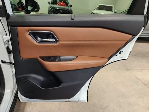 Used 2024 Nissan Rogue Platinum w/ Platinum Premium Package AWD/4WD image 31