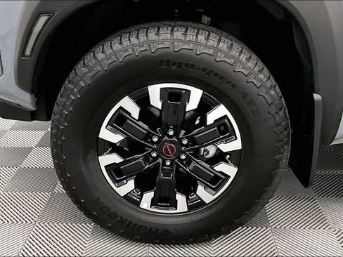 Used 2024 Nissan Frontier PRO-4X w/ Technology Package AWD/4WD image 10
