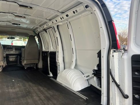 Used 2022 Chevrolet Express 2500 w/ Driver Convenience Package image 22