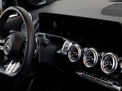 Used 2025 Mercedes-Benz GLB 35 AMG 4MATIC image 21