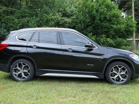 Used 2017 BMW X1 xDrive28i w/ Premium Package image 4